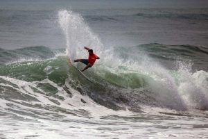 Buen debut de #LarojaSURF en los ISA World Surfing Games 2018