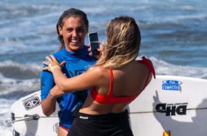 Nadia Erostarbe y Leticia Canales entran en el top 15 del Campeonato del Mundo de Surfing