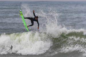 Moisés Domínguez; campeón de España sub 18: talento y alegría para un surfing de altos vuelos