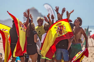 Primera concentración 2022 del equipo nacional de surf júnior en Liencres, Cantabria