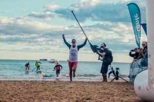 Brillante debut de Alba Alonso Frey en el circuito mundial APP World Tour de SUP Race