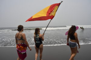 Nicolás García y Carlota Jáuregui se mantienen con vida en el cuadro de repesca de los Surf City El Salvador ISA World Longboard Championship