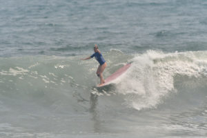 Nicolás García y Carlota Jáuregui avanzan en la competición a través del cuadro de repesca en los Surf City El Salvador ISA World Longboard Championship