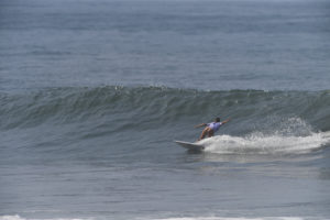 Garazi Sánchez y Gonzalo Gutiérrez imponen su surf y avanzan a la ronda 3 por el cuadro principal de los mundiales que se disputan en El Salvador