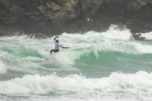 La subida del mar obliga a trasladar el Campeonato de España de Surfing a la playa de Pantín