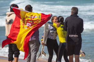 España encara la recta final del Campeonato de Europa de Surf con todos los integrantes del equipo con opciones de medalla