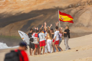 Todos los deportistas españoles se mantienen con vida  en los ISA World Junior Surfing Championship 2023