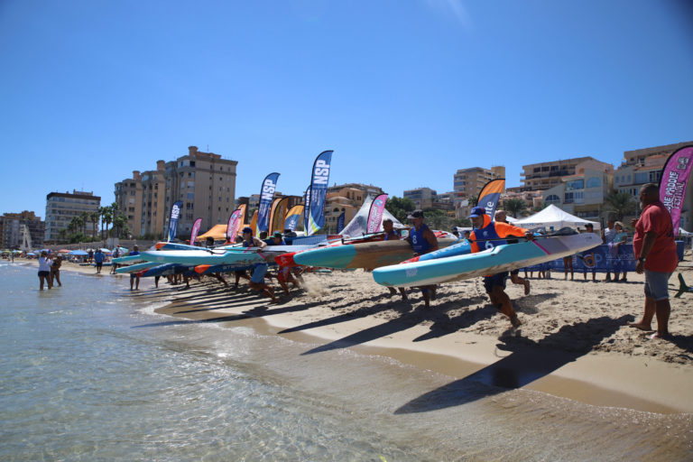 El Elche Paddle Festival consolida Arenales del Sol como escenario del SUP nacional